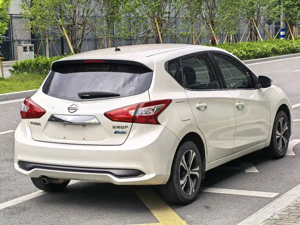 Nissan Tiida — миниатюра 10