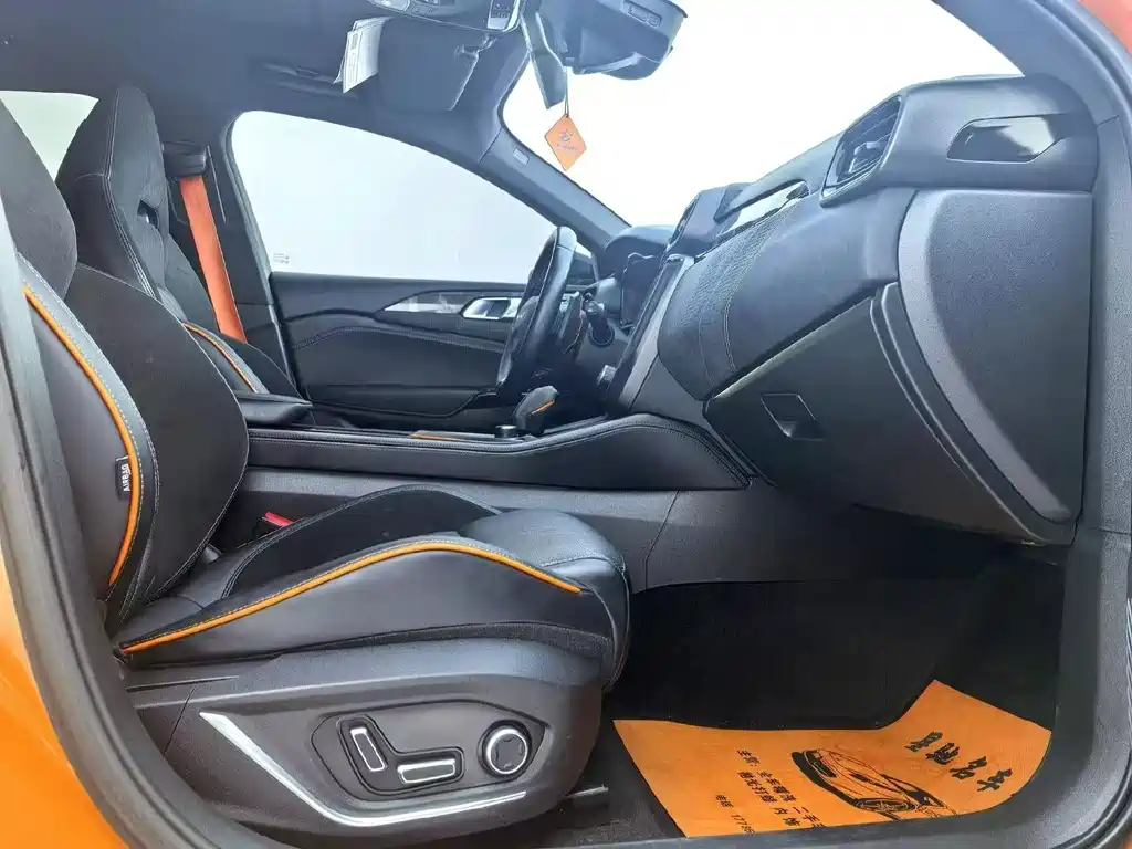 Lynk & Co 02 Hatchback — миниатюра 8