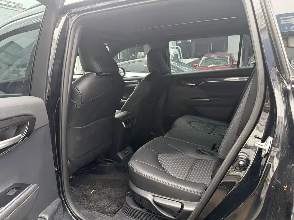 Toyota Crown Kluger — миниатюра 3