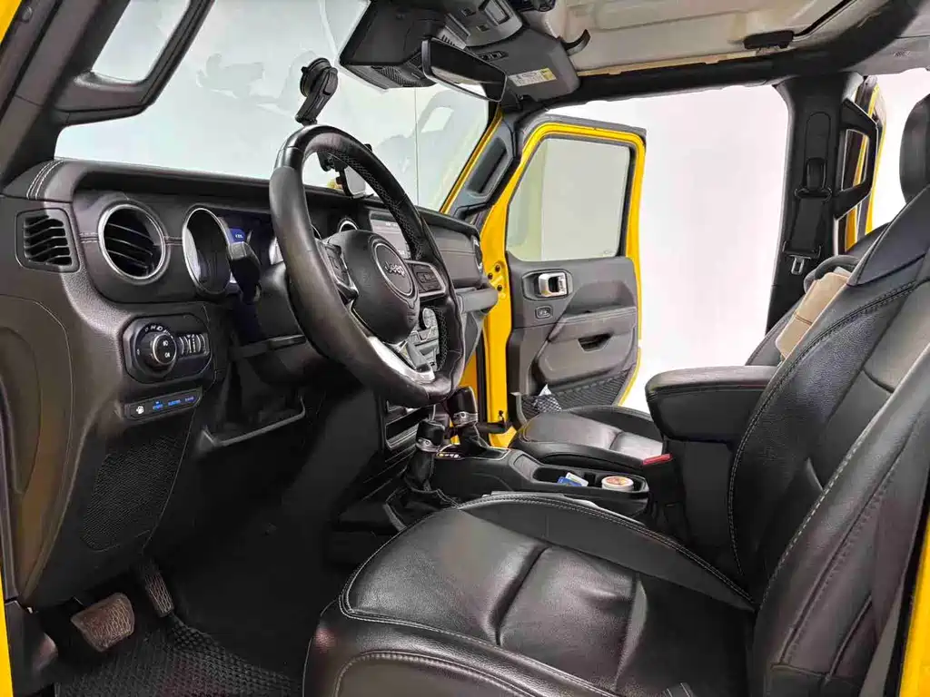 Jeep Wrangler PHEV 4-door 2.0T 4xe Sahara, фото 7