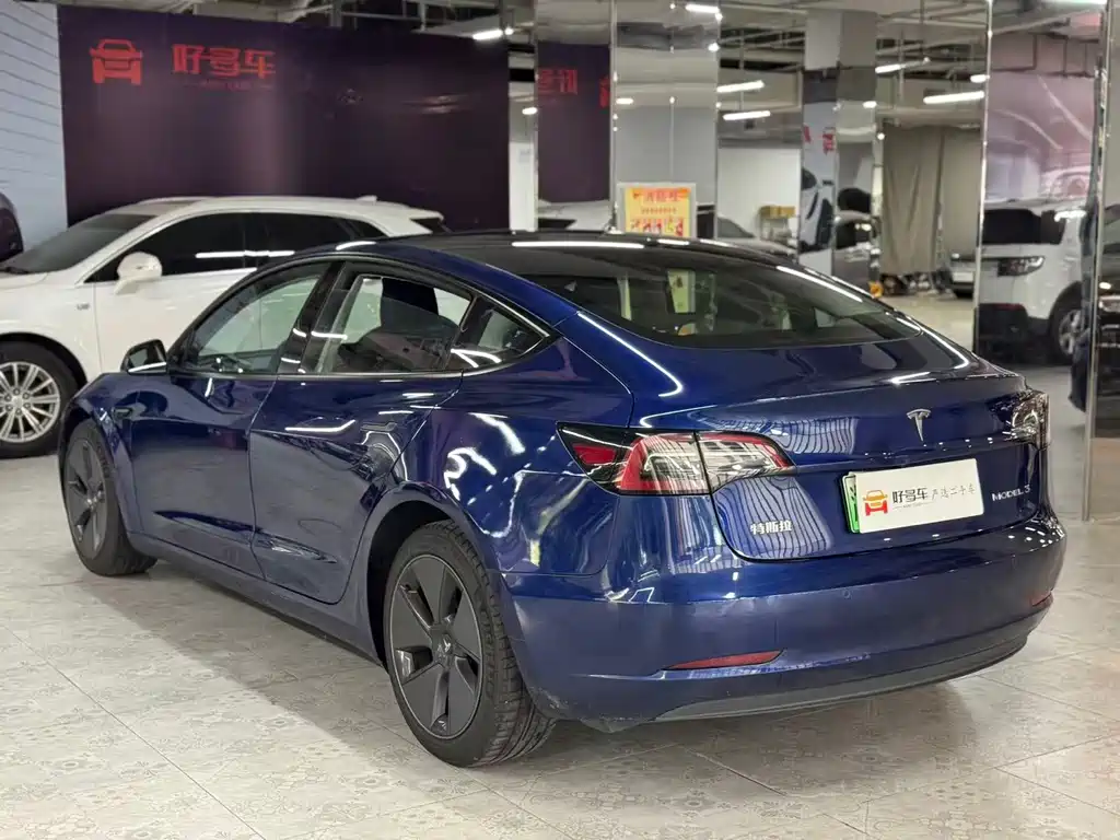 Tesla Model 3 — миниатюра 5
