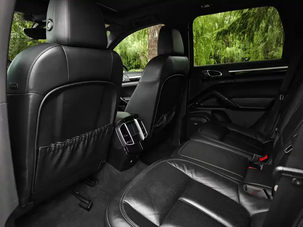 Porsche Cayenne — миниатюра 7