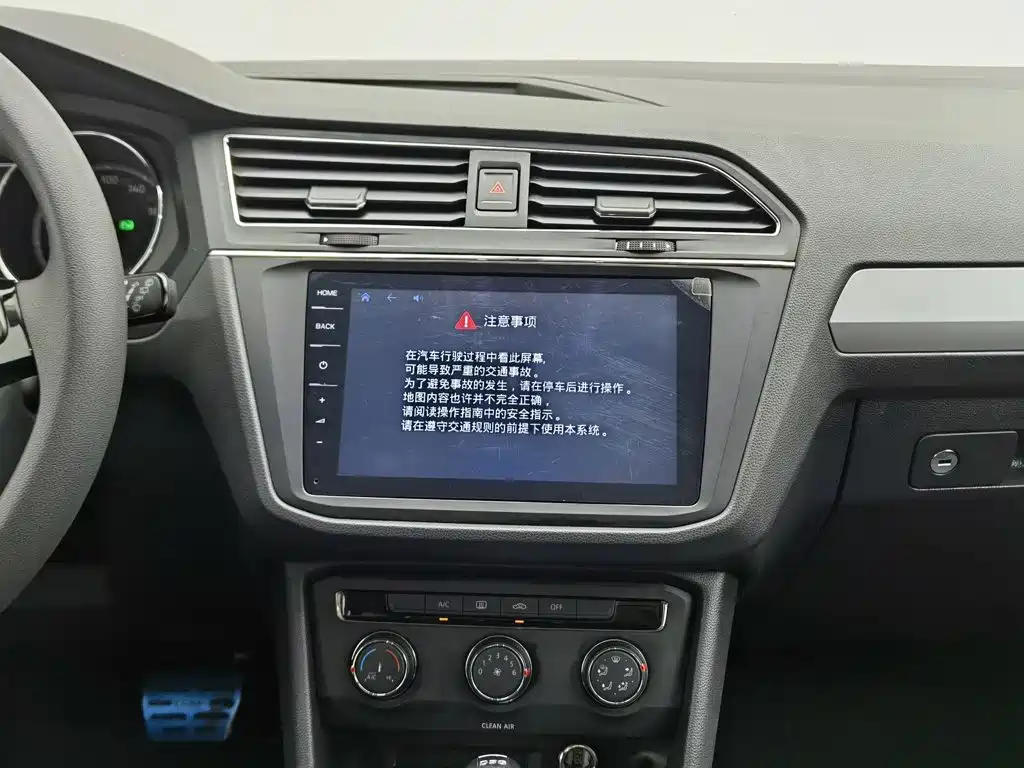 Volkswagen Tiguan L — миниатюра 12