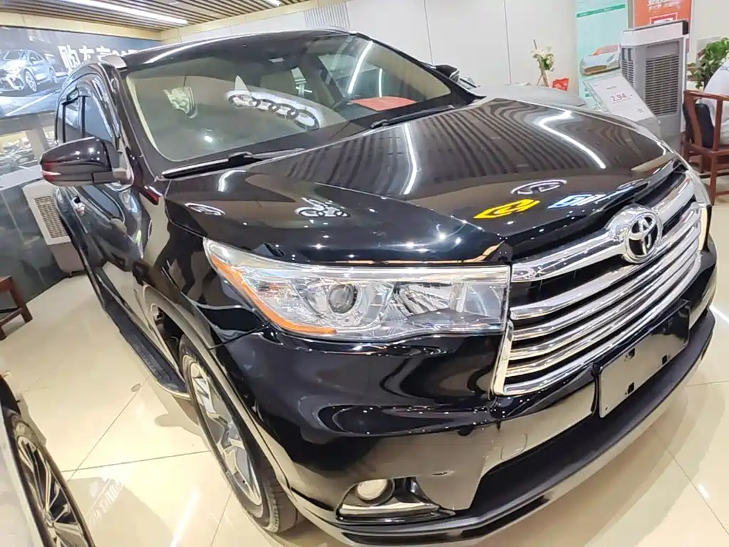 Toyota Highlander 2015 2.0T Luxury 7 мест