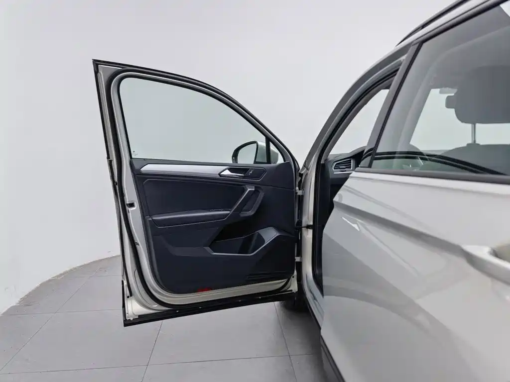 Volkswagen Tiguan L — миниатюра 8