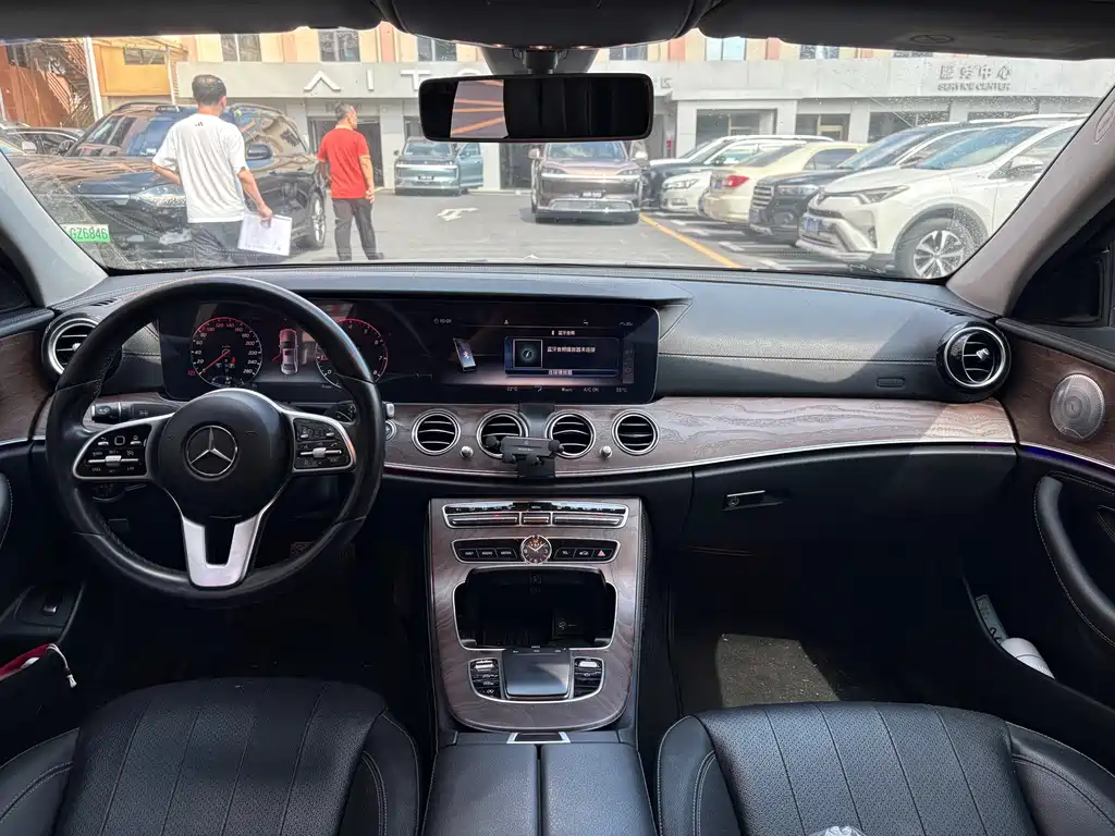 Mercedes-Benz E-Class — миниатюра 10
