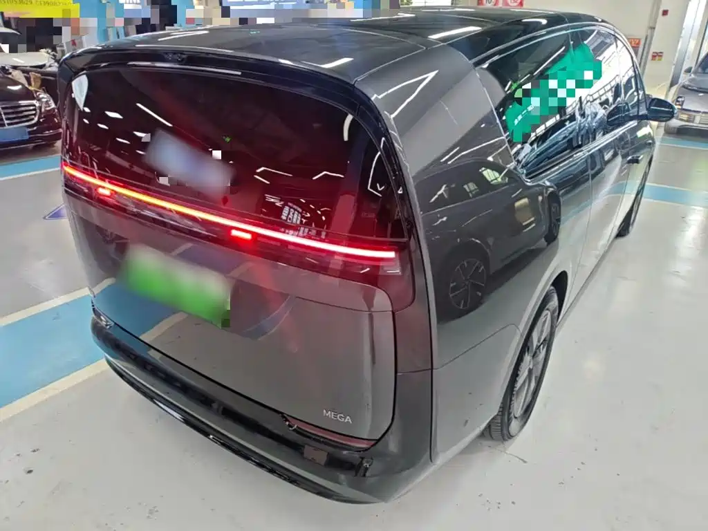 Li Auto MEGA 2025 Home
