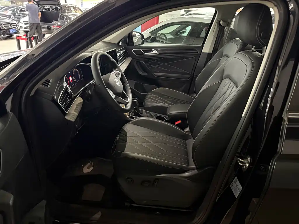 Volkswagen Tiguan L — миниатюра 5