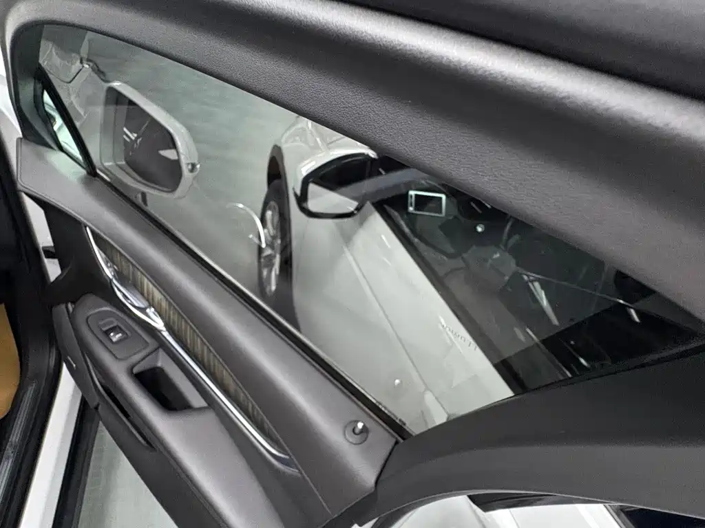 Cadillac XT5 — миниатюра 6