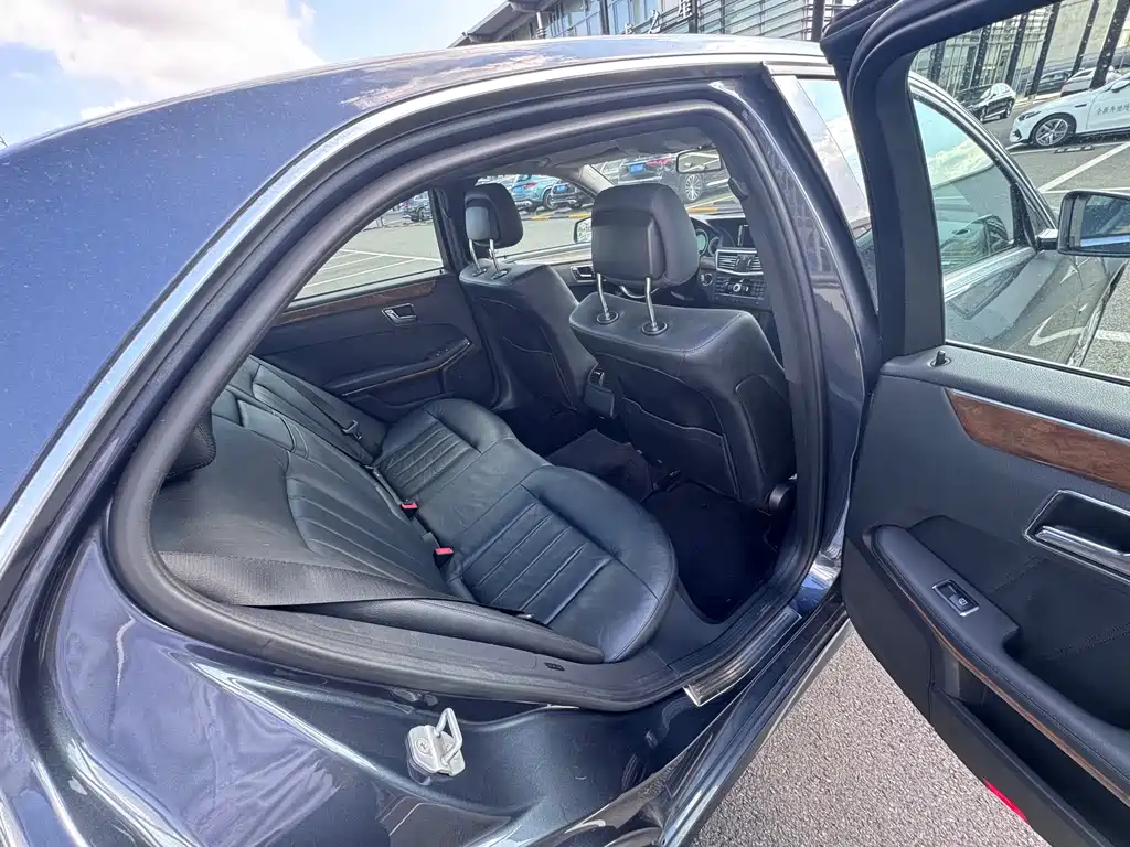 Mercedes-Benz E-Class — миниатюра 12