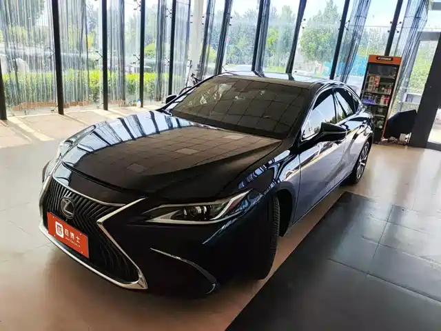 LEXUS  ES 2020