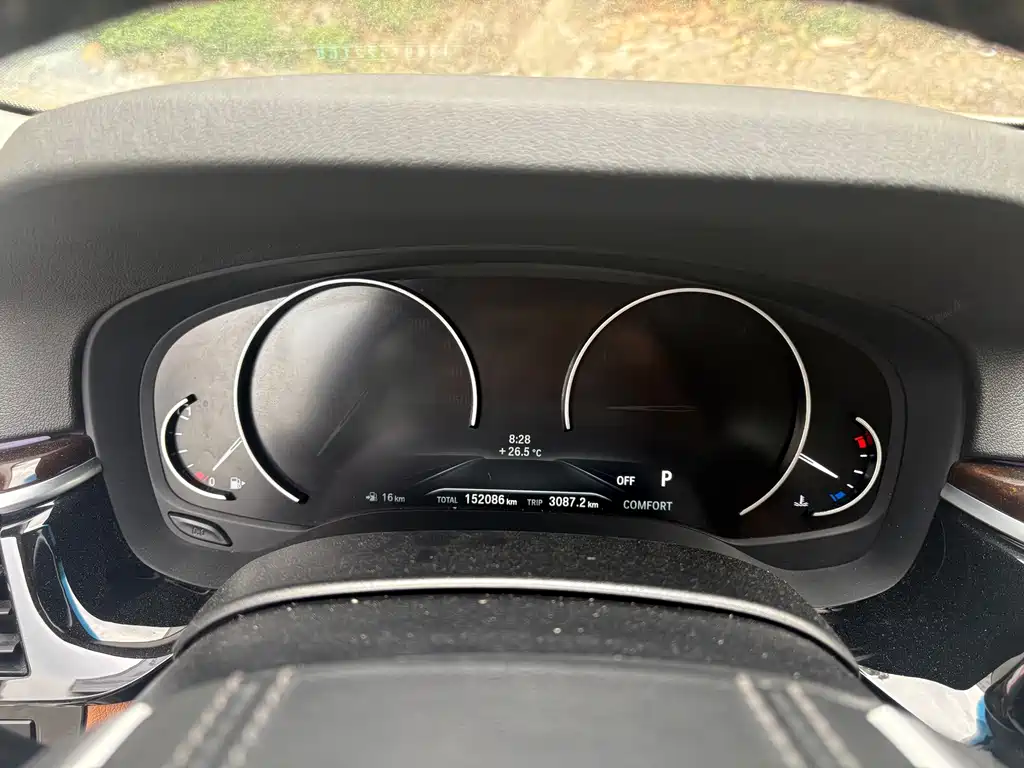 BMW 5 Series — миниатюра 7