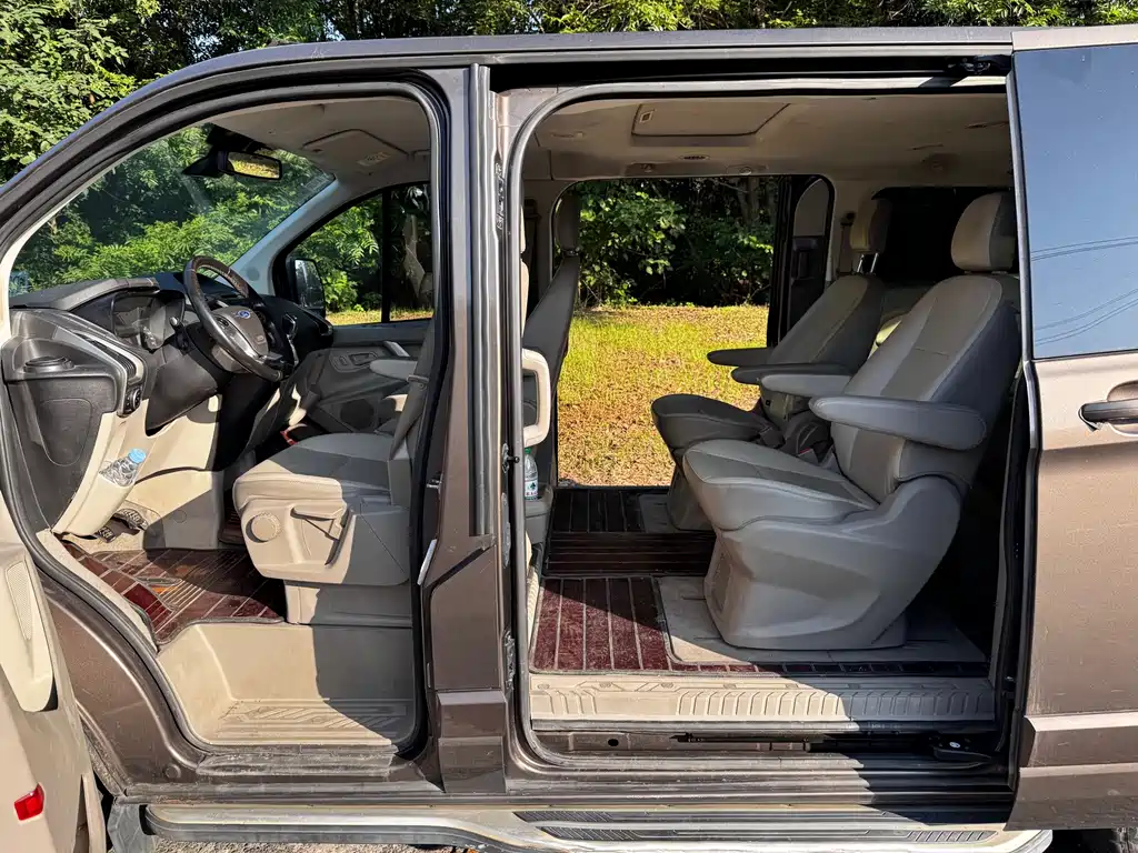 Ford Tourneo — миниатюра 7