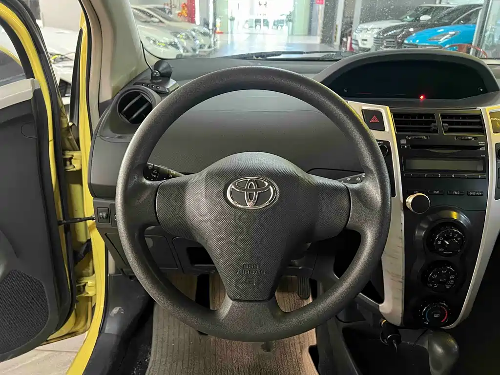 Toyota Yaris — миниатюра 9