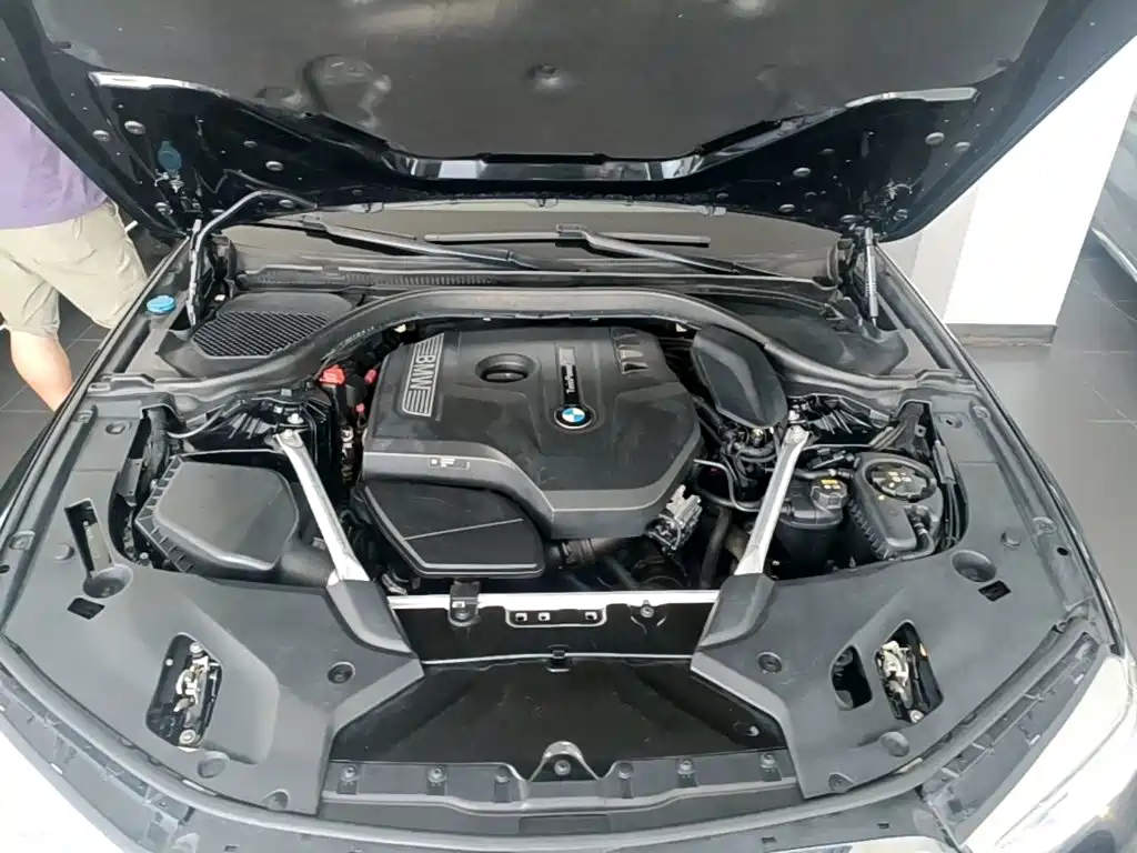 BMW 5 Series — миниатюра 20