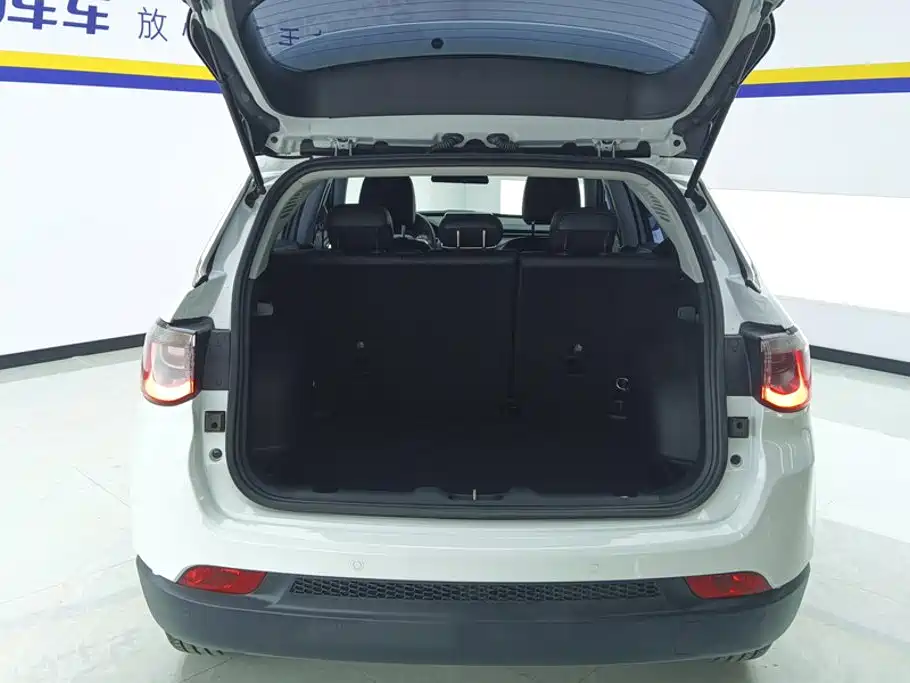 Jeep Compass — миниатюра 4