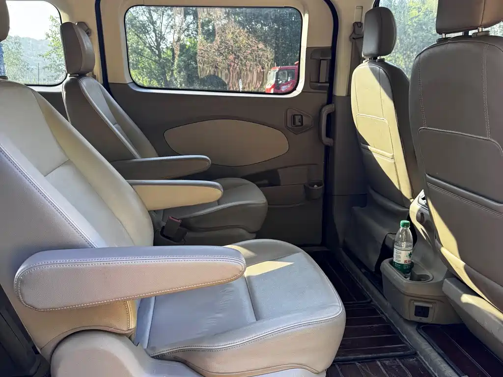 Ford Tourneo — миниатюра 9