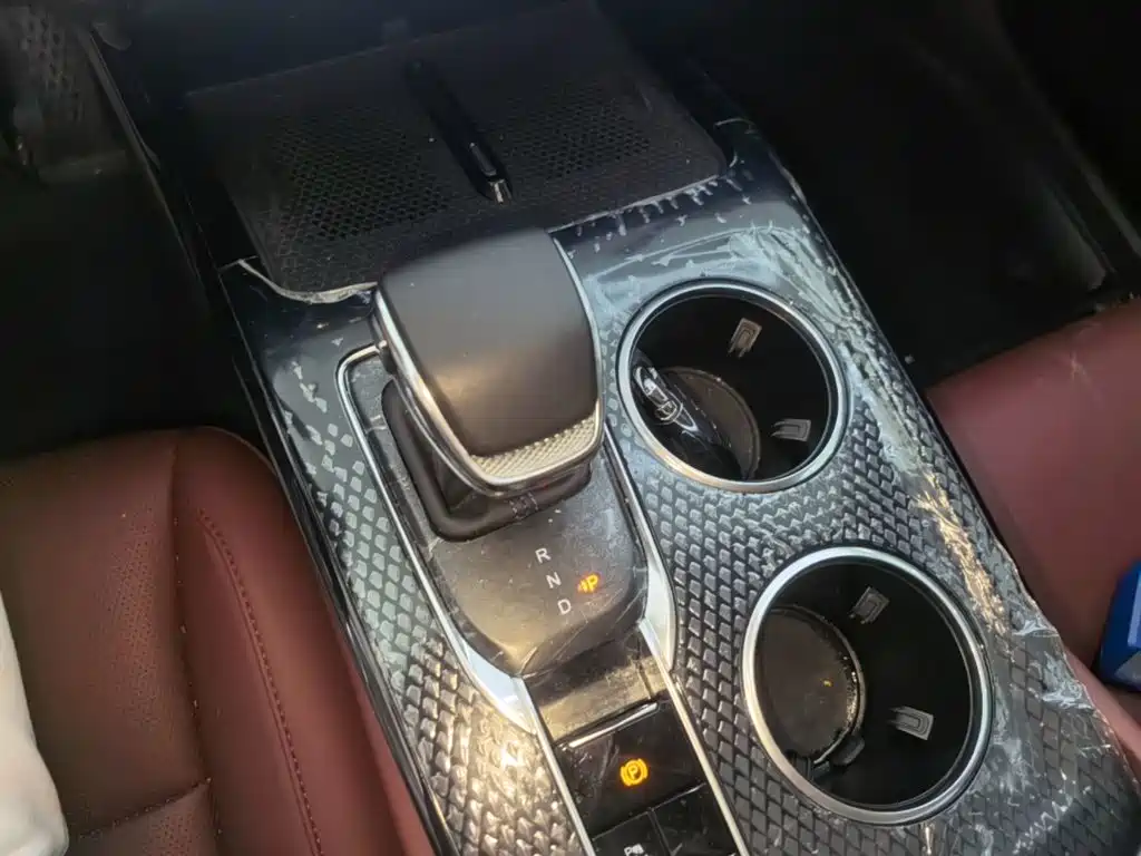Hongqi Hongqi HS3 PHEV — миниатюра 7