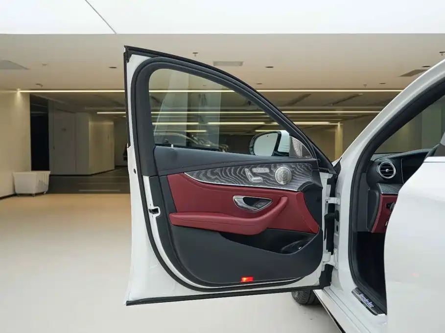 Mercedes-Benz E-Class — миниатюра 14