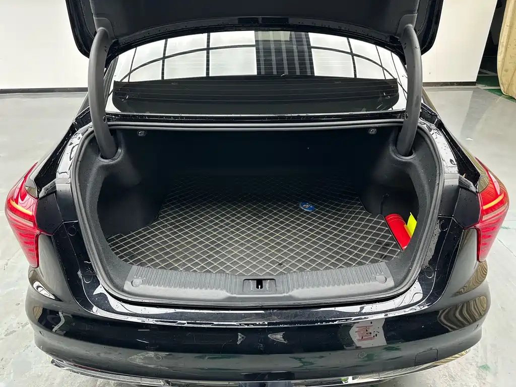 Hongqi Hongqi H5 — миниатюра 16