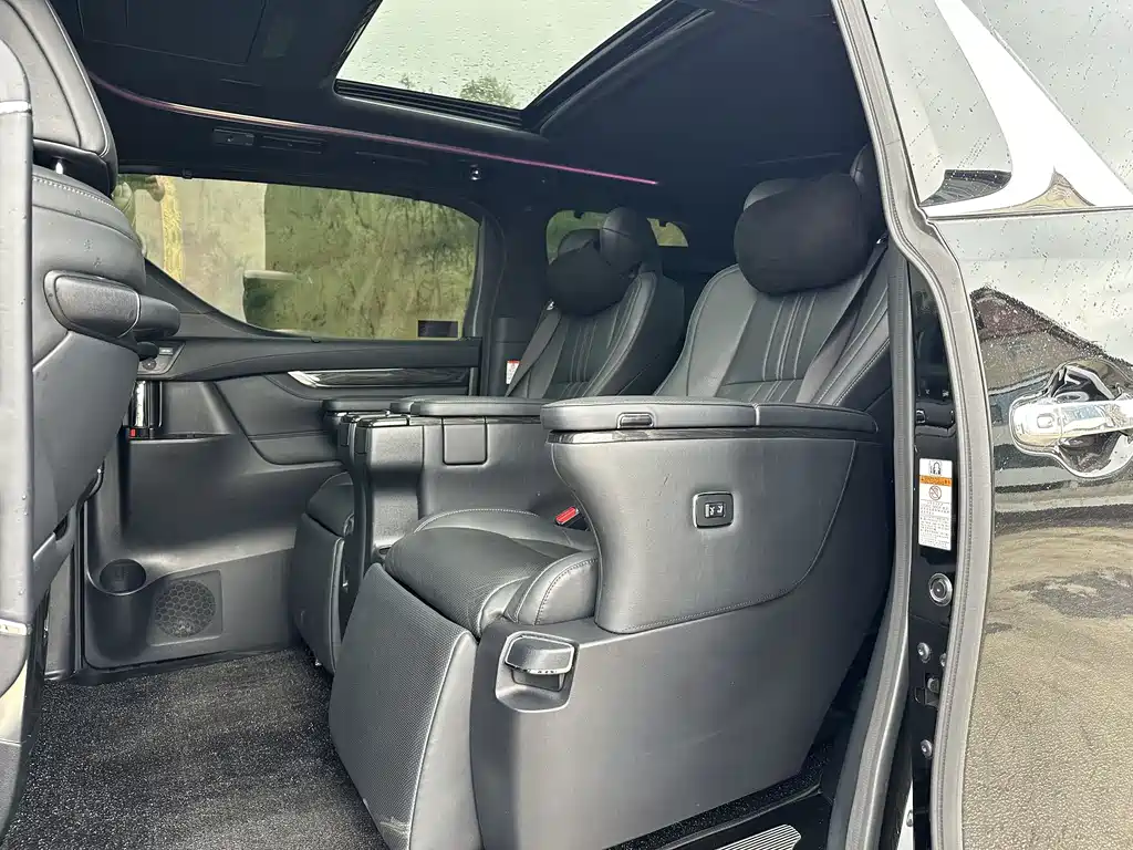 Lexus LM 2020 300h мест