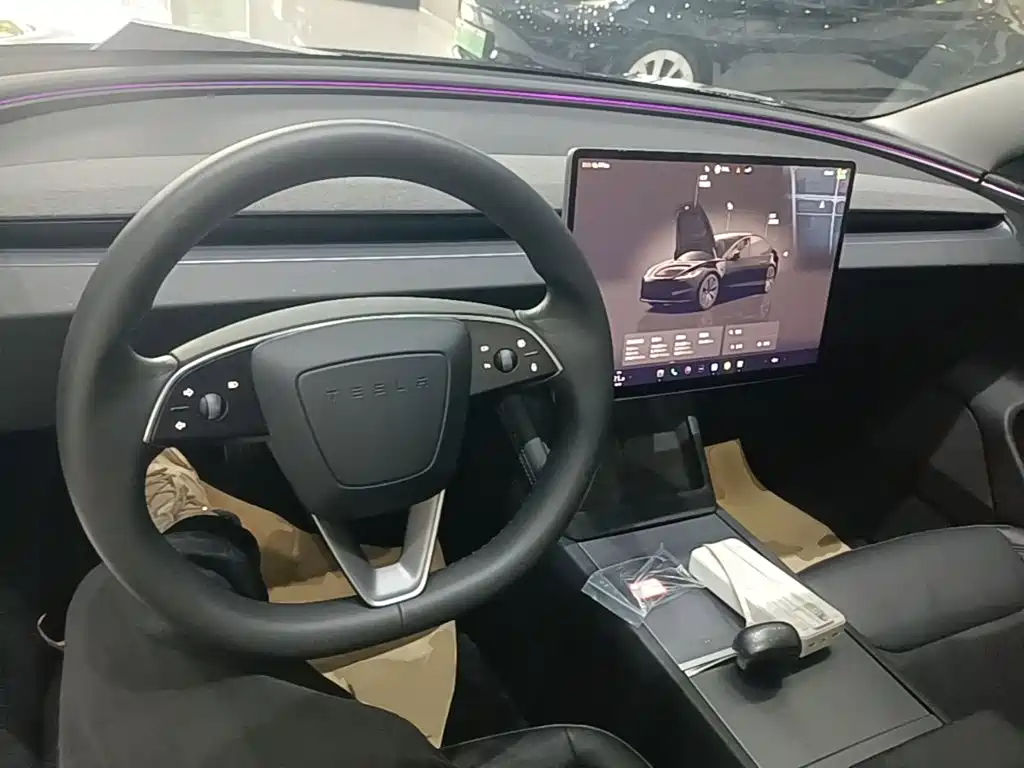 Tesla Model 3 — миниатюра 10