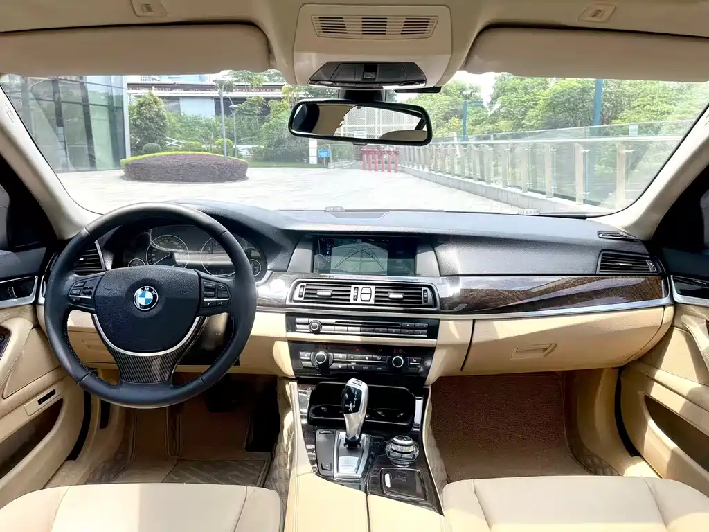 BMW 5 Series — миниатюра 7