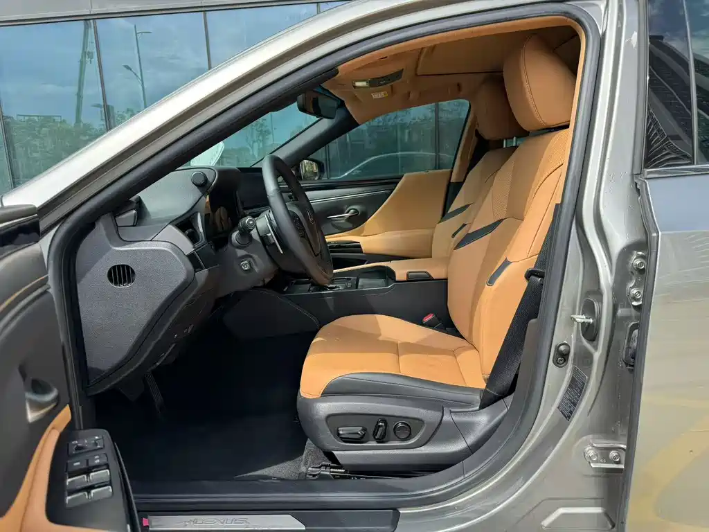 Lexus ES 2023 200 Luxury