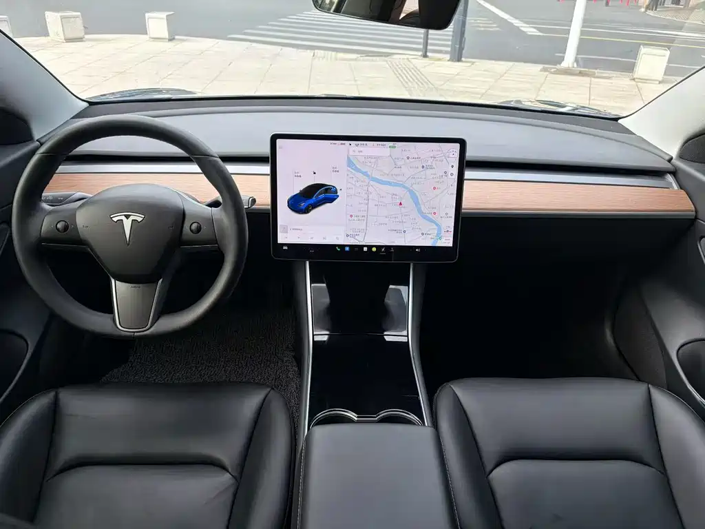 Tesla Model 3 — миниатюра 6