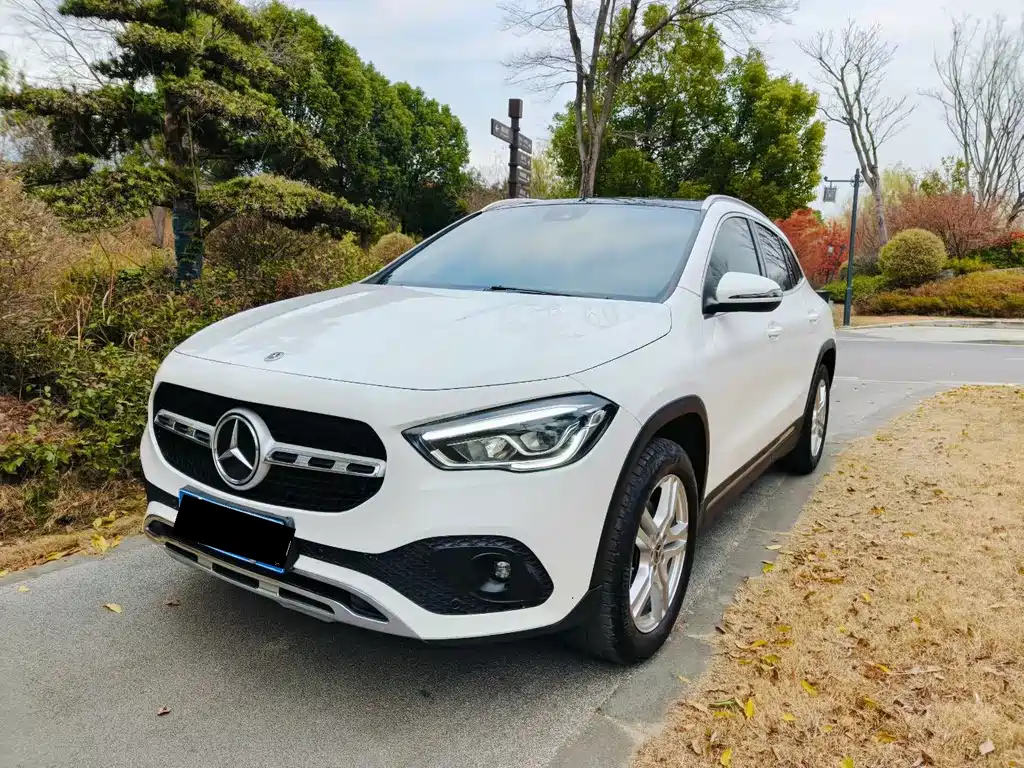 MERCEDES-BENZ GLA
