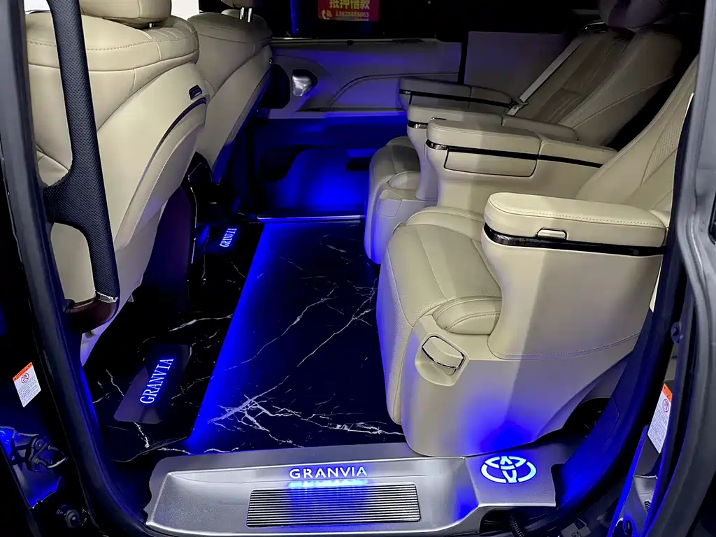 Toyota Granvia — миниатюра 5