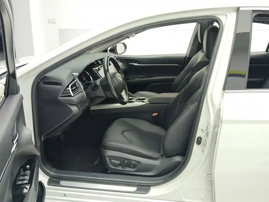 Toyota Camry — миниатюра 9