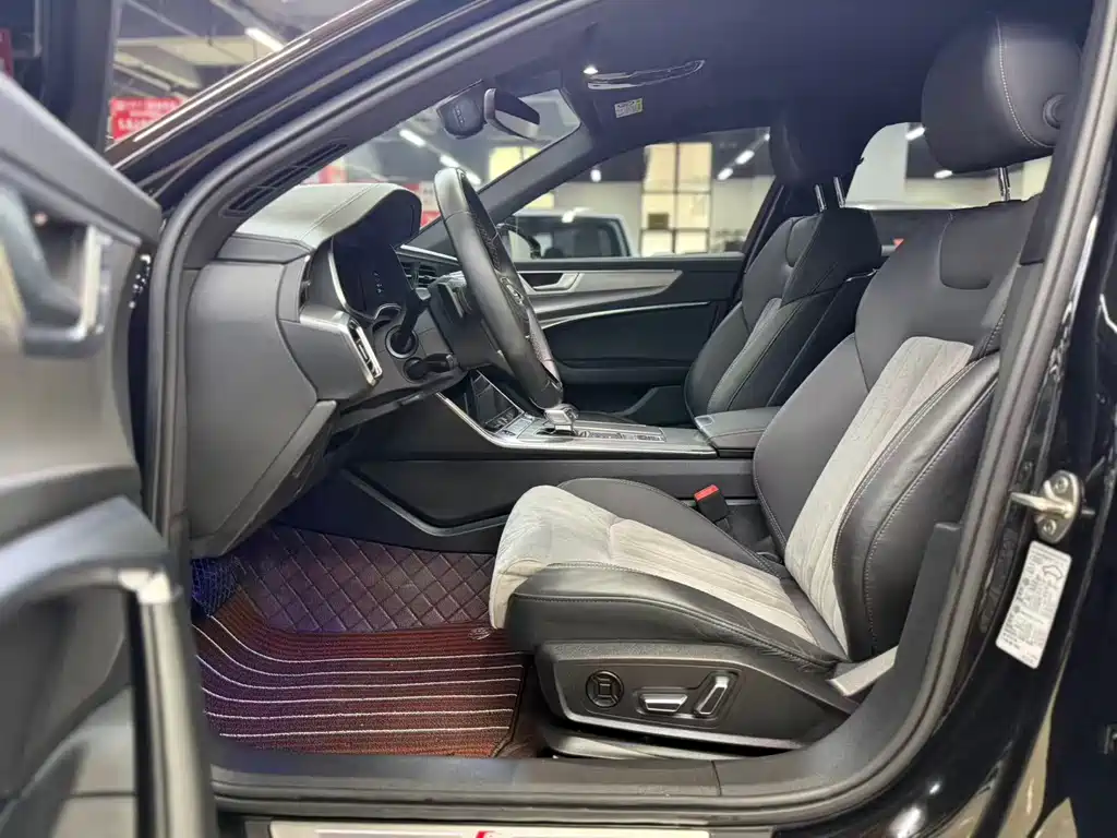 Audi A6L 2023 40 TFSI Luxury