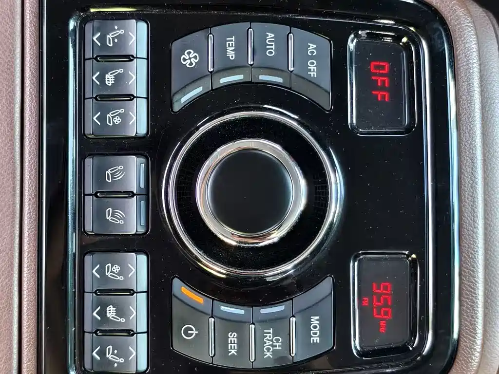Hongqi Hongqi H7 — миниатюра 14