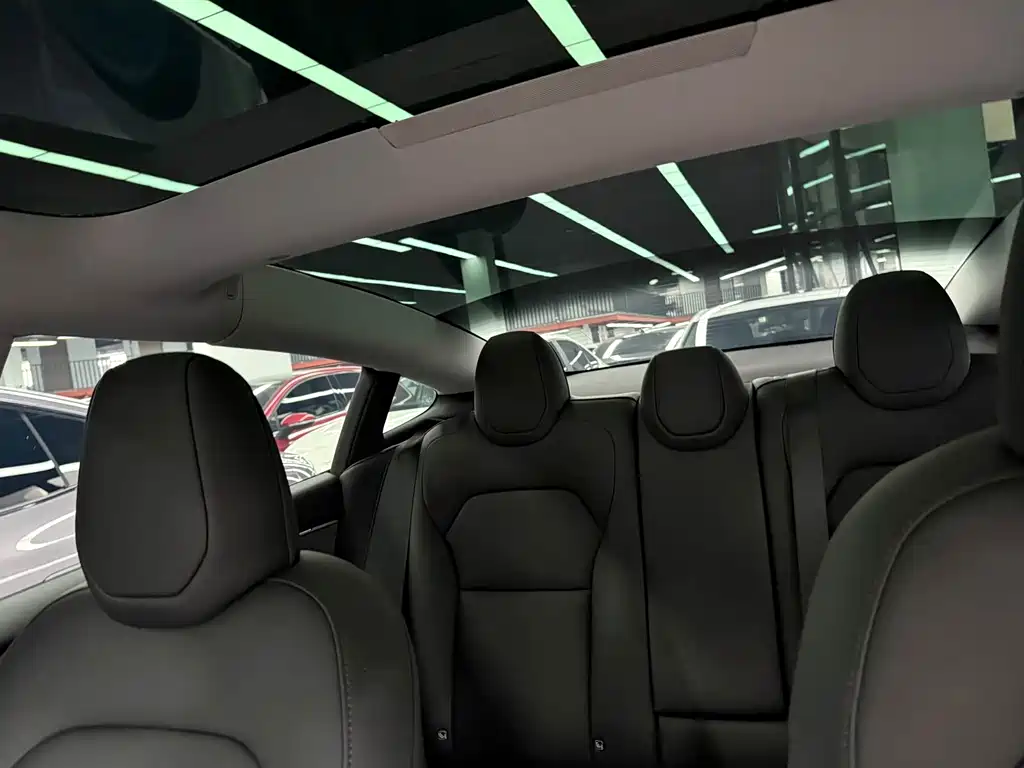 Tesla Model 3 — миниатюра 11