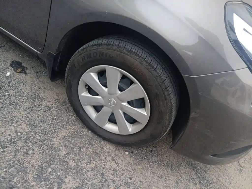 Nissan Sunny — миниатюра 8