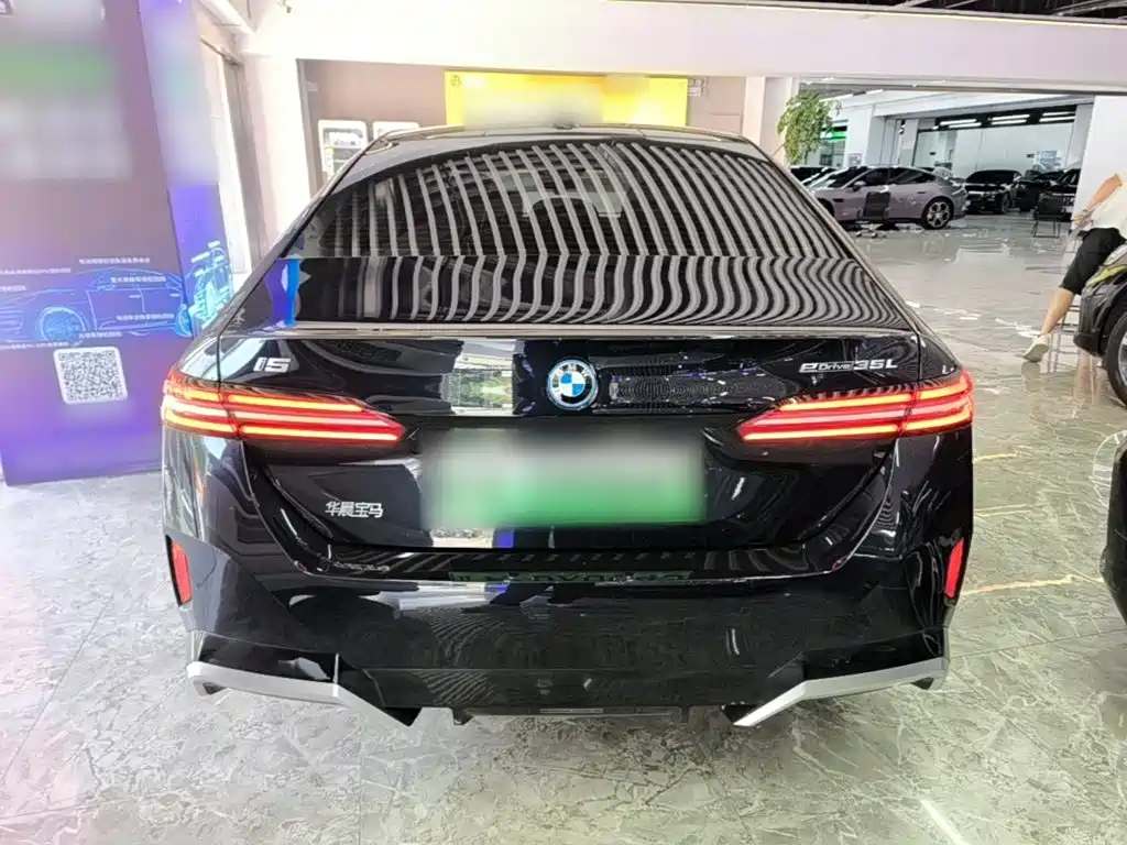 BMW i5 — миниатюра 6