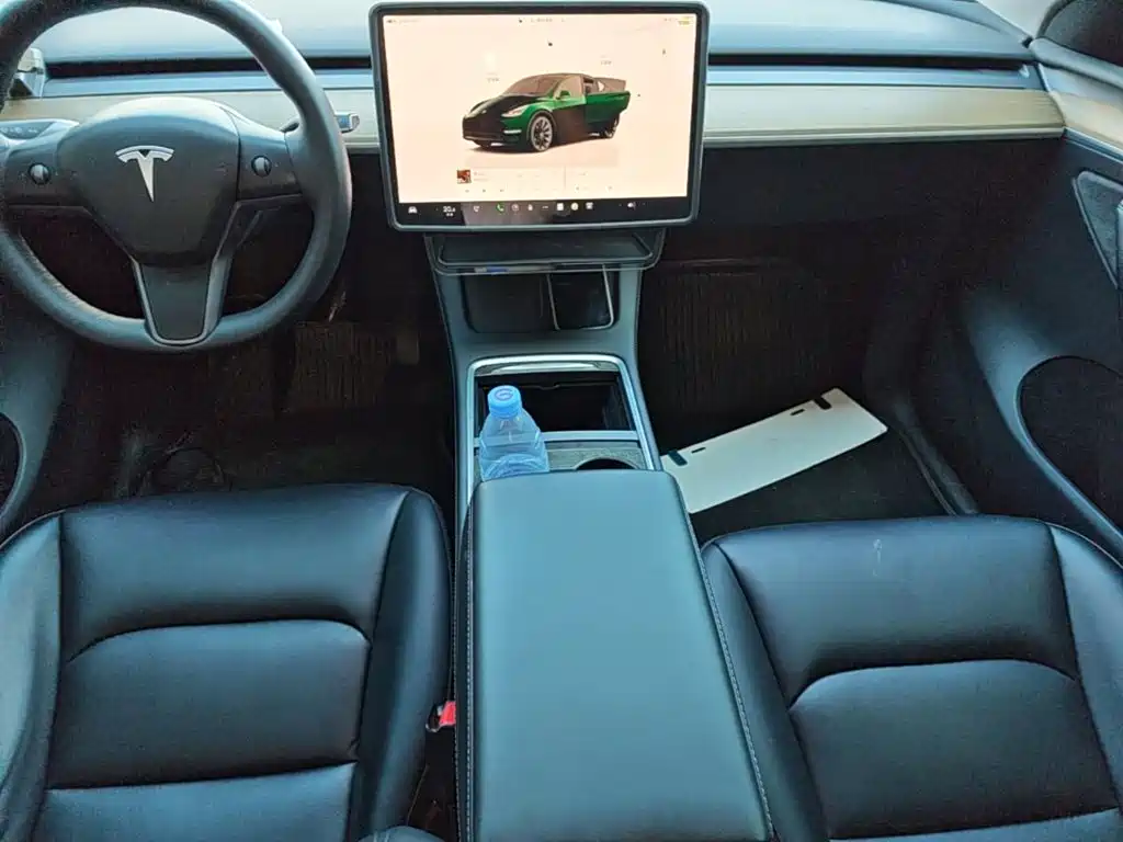Tesla Model Y — миниатюра 14