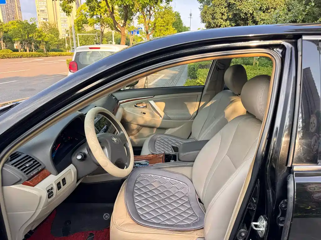 Toyota Camry — миниатюра 7