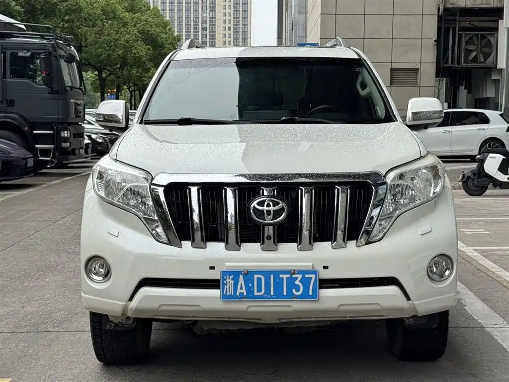 Toyota Land Cruiser Prado 2016 2.7L AT Standard