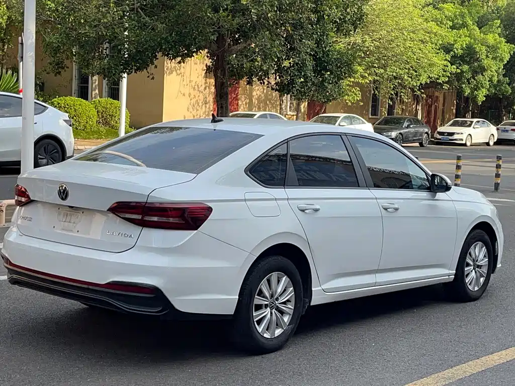 Volkswagen Lavida — миниатюра 6