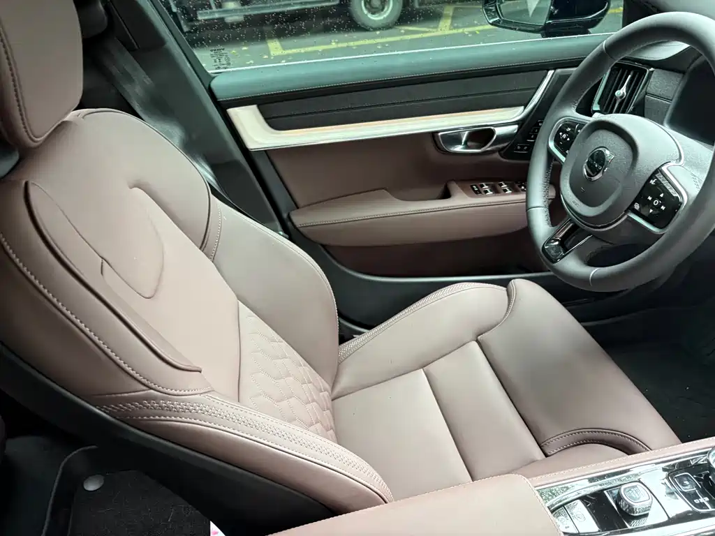 Volvo S90 2024 B5 Luxury