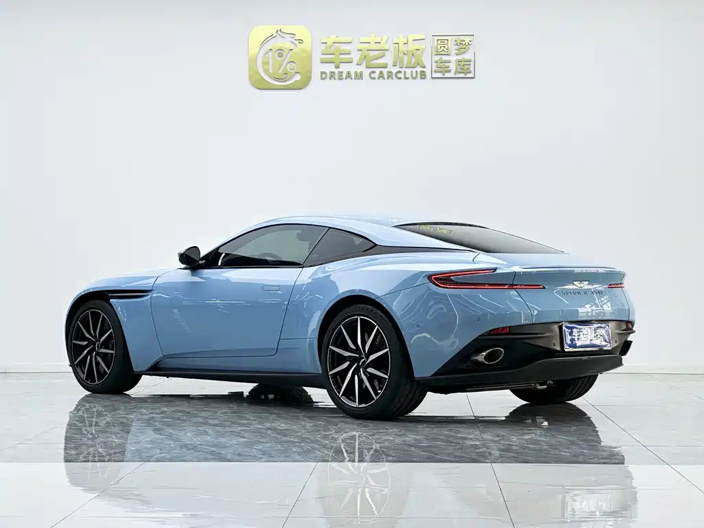 Aston Martin DB11 — миниатюра 6
