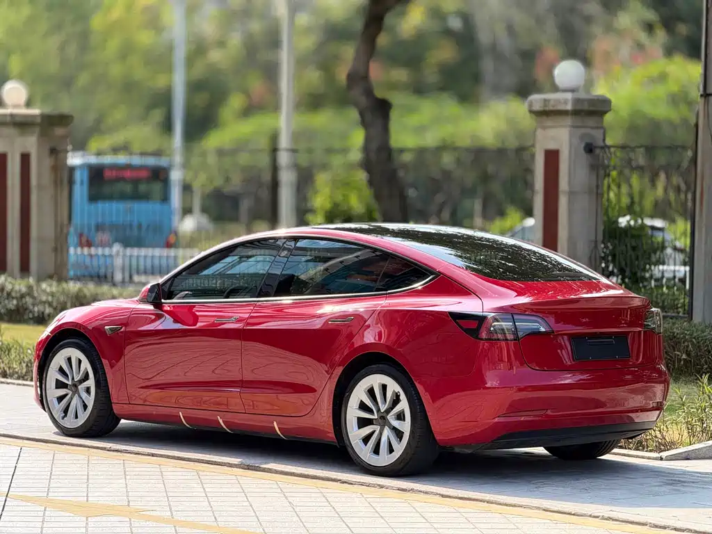 Tesla Model 3 — миниатюра 6
