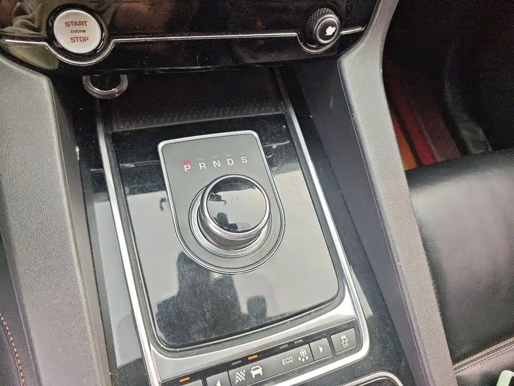 Jaguar F-PACE — миниатюра 10