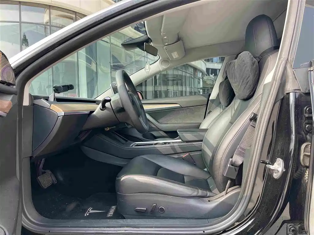 Tesla Model 3 — миниатюра 8