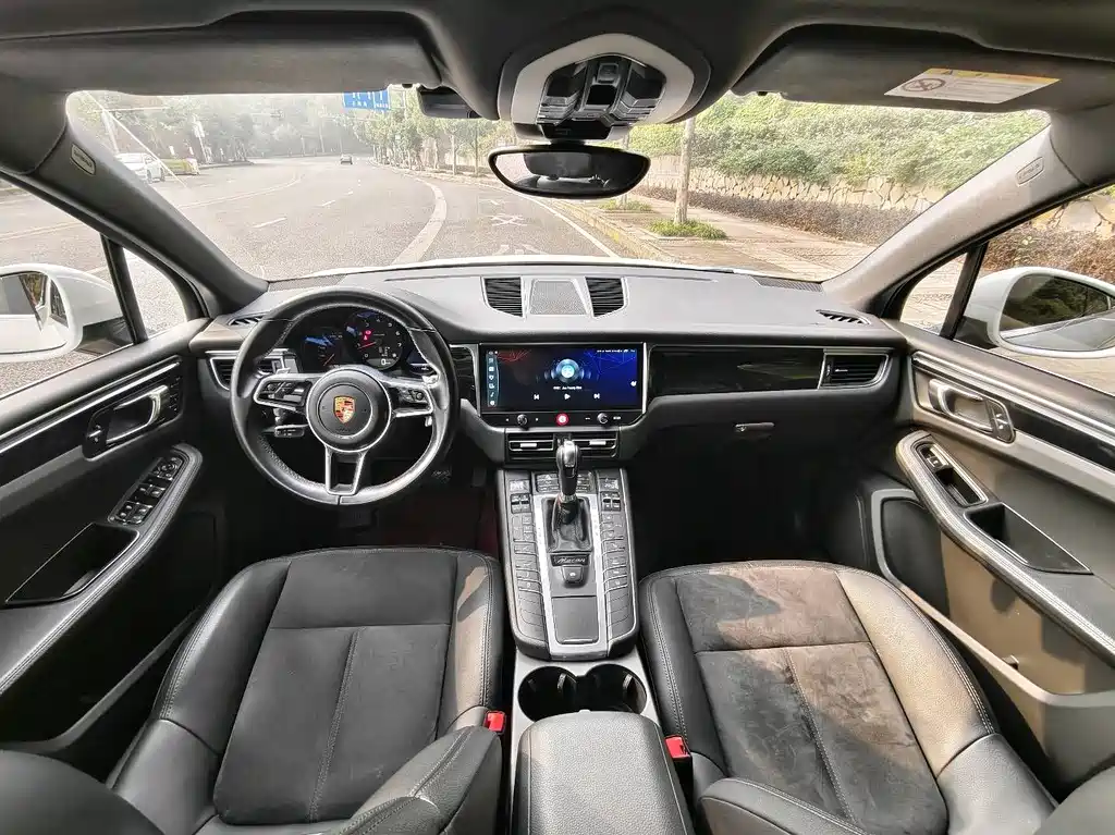 Porsche Macan — миниатюра 8