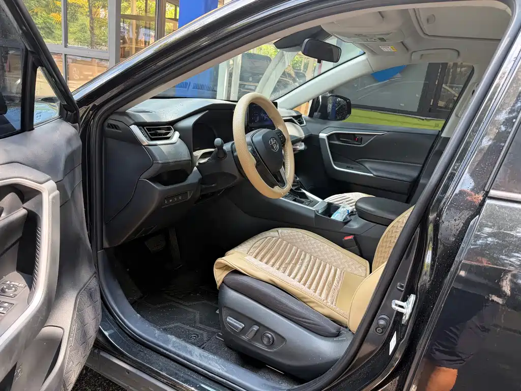 Toyota RAV4 — миниатюра 5