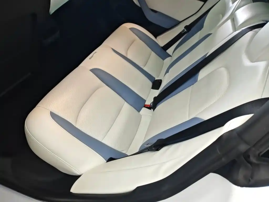 Tesla Model 3 — миниатюра 17
