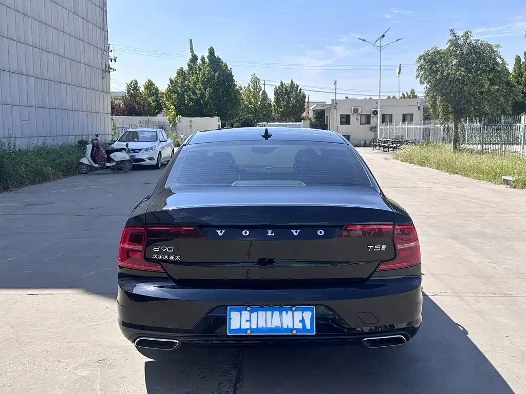 Volvo S90 — миниатюра 5